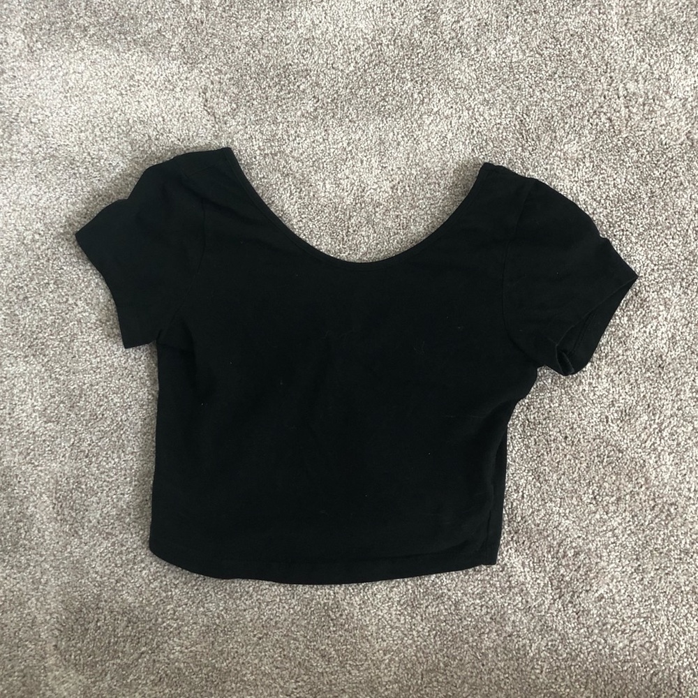 Brandy Melville cropped baby tee in black.